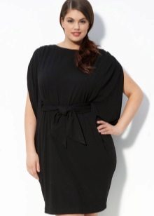 Robe noire en maille épaisse pour un plein