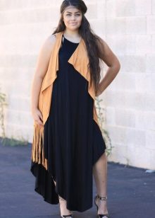 Robe noire pour le complet en combinaison avec un gilet brillant
