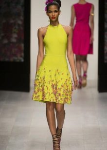 Robe courte avec emmanchure