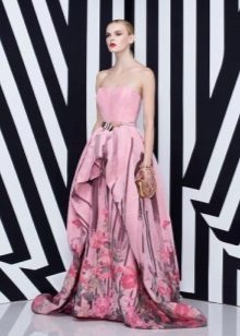 Robe de couleur blanche avec un motif