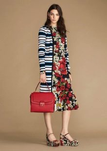Robe de couleur avec veste rayée