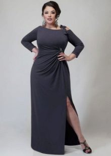 Longues robes du style correct pour les filles complètes
