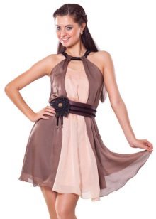 Robe marron et beige