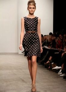 Robe marron à pois