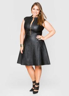 Robe en cuir pour femmes obèses