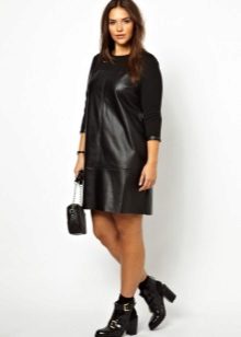 Robe en cuir pour obèses