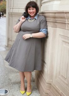 Chaussures sur le talon à la robe pour les femmes obèses de petite taille