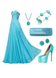 Des accessoires à la hauteur de la robe bleu marine