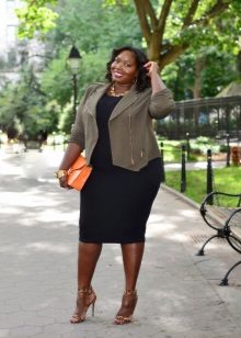 Étui à vêtements noir pour femmes obèses en combinaison avec une veste kaki