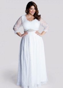 Longue robe blanche à taille haute pour une tenue ample