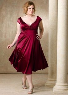 Robe couleur vin avec une taille haute pour le plein