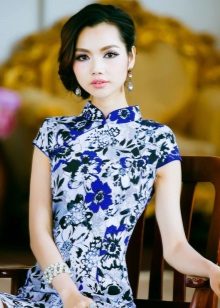 Coiffure à la robe à la chinoise