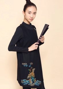 Coiffure - une bosse à la robe dans le style chinois