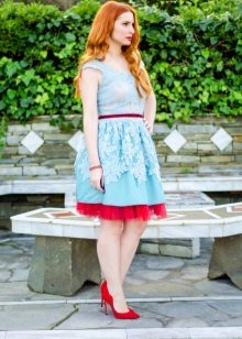 Robe menthe aux jupons rouges