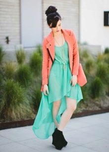 Robe à la menthe avec veste de pêche