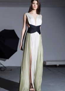 Robe grecque avec ceinture noire