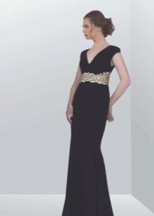 Robe noire de style grec à décor argenté