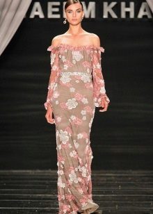 Robe longue en mousseline avec décolleté et motif