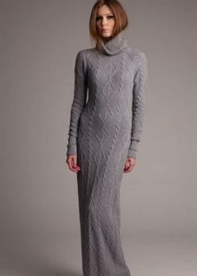 Robe longue tricotée au sol