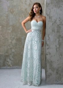 Robe en dentelle avec corset