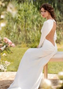 Robe blanche à dos ouvert