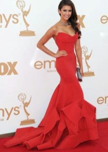 Belle robe rouge au sol