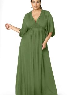 Longue robe verte trapézoïdale pour une femme pleine