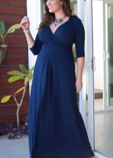 Des bijoux pour une robe longue au sol