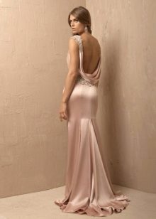 Robe en soie avec dos ouvert