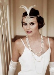 Le bon maquillage pour une robe dans le style de Gatsby