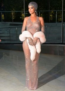 Habille dans le style de Gatsby en combinaison avec un boa