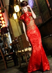 Robe de style oriental avec broderie d'or