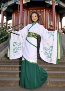 Robe verte avec dentelle en style oriental