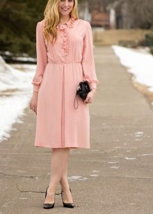Robe rose à pompes midi