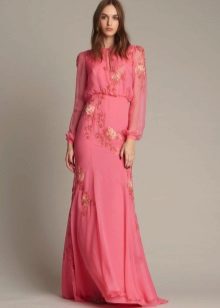 Robe rose au sol