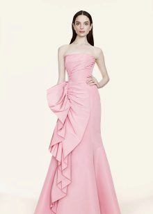 Robe rose pour brune