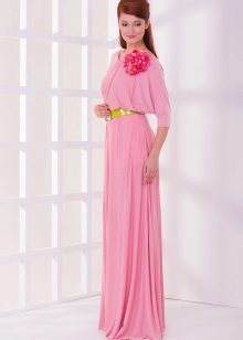 Robe rose avec manche chauve-souris