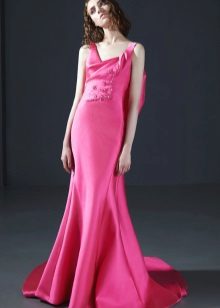 Robe rose vif au sol