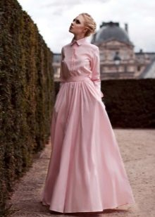 robe rose à manches longues jusqu'au sol