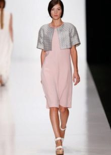 Robe rose avec boléro gris
