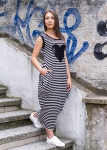 Robe de sport au sol