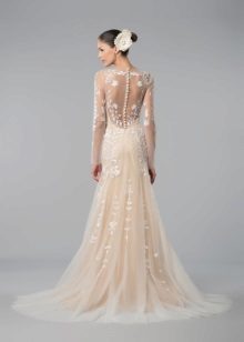 Robe de mariée avec des fleurs de ton différent
