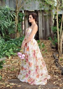 Belle robe de mariée avec imprimé floral