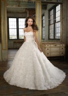 Robe de mariée avec des fleurs