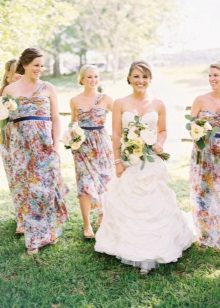 Robes de demoiselle d'honneur avec imprimé floral