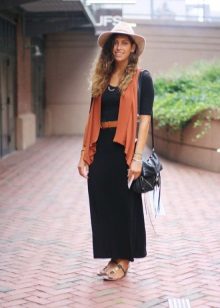 Robe en terre cuite noire