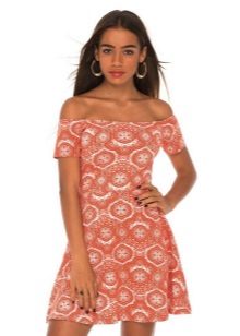 Robe en terre cuite blanche