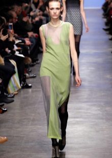 Robe Linden Green au sol