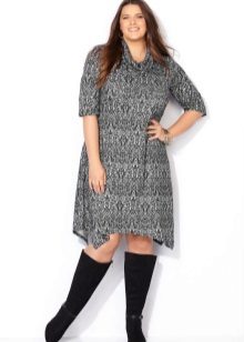 Robe en maille grise de longueur moyenne avec trapèze sur toute la longueur