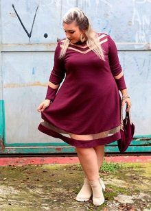Robe en maille bordeaux, trapèze
